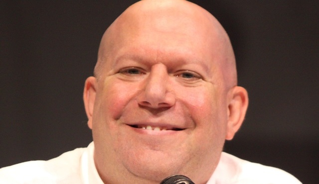 Ünlü çizgi romanların senaristi Marc Guggenheim’ın Gözcü isimli kitabını yayınladı!