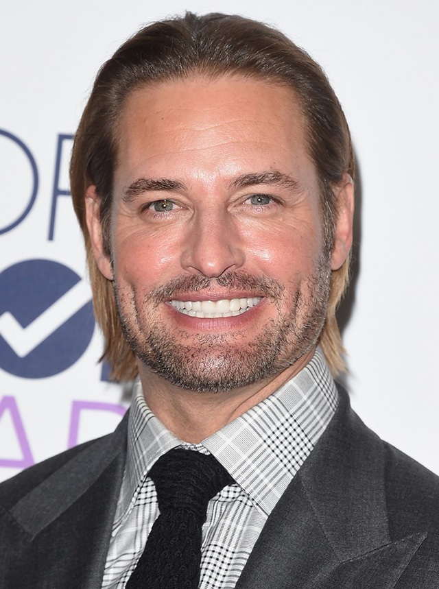 People's Choice Awards'ta hangi ünlü ne giydi?