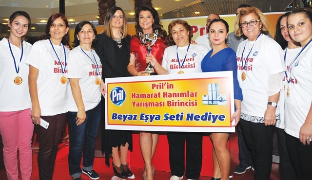 Açelya Akkoyun, Türkiye'nin En Hamarat Hanımını seçti!