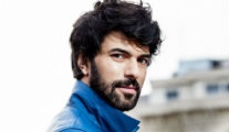 Deniz sakinliğinde bir adam: Engin Akyürek