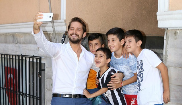 Kertenkele seti çocukların akınına uğradı!