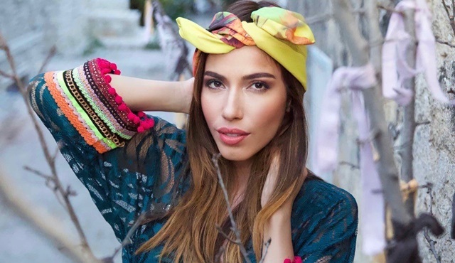 Burcu Güneş, Zümrüdüanka için Derman Sendedir türküsünü seslendirdi!
