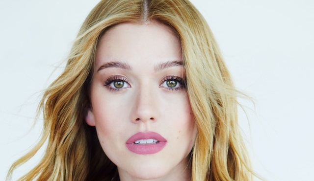 Katherine McNamara, Arrow dizisinin kadrosuna katıldı