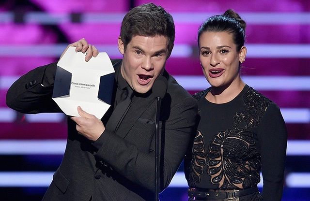 People's Choice Awards'ta hangi ünlü ne giydi?