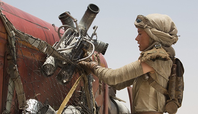Star Wars: Bölüm VII - Güç Uyanıyor filminden yeni kareler geldi