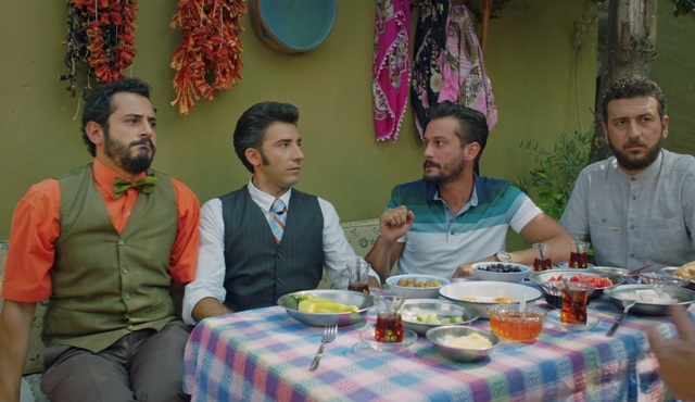 Yeşil Deniz: Üsen accidently finds a dead body