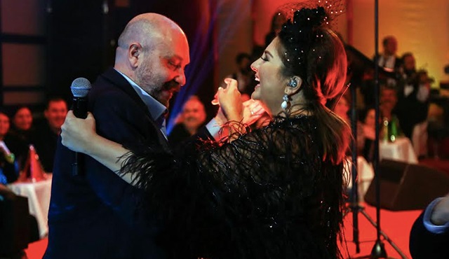 İşte Hüsnü Bey ile Sibel Can'ın Romantik Dansı!