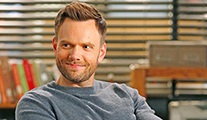 Joel McHale yeni bir diziyle dönüyor: The Great Indoors 