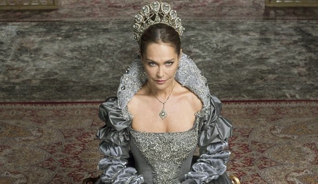 Hülya Avşar'dan Kösem Sultan için sultan pozu!