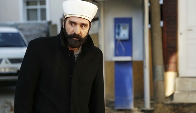 Deli Kenan’ın aklı, geldiysen üç kere tıkla