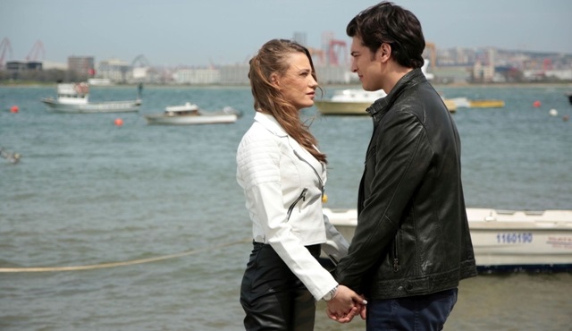 Medcezir'de yeni nişanlılar aşk sarhoşu!