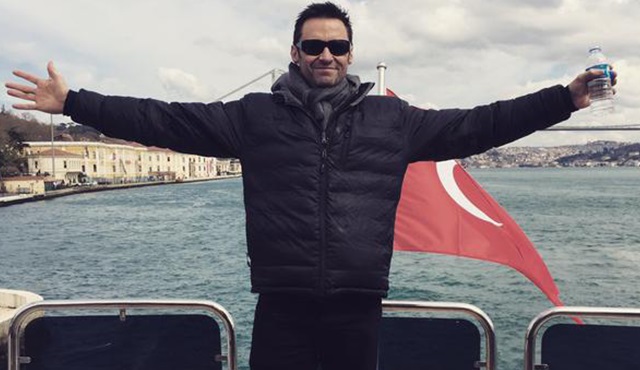 Hugh Jackman’dan üzücü haber: Ses tellerinde kanama
