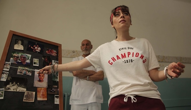 ‘Yok Artık!’ filminde ünlü oyuncu Demet Evgar’la geçmişe yolculuk