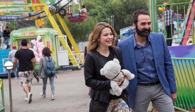 Kertenkele dizinin oyuncuları lunaparkta çocuklar gibi eğlendi!