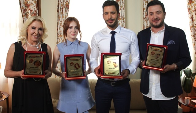 Kiralık Aşk dizisi ödüllere doymuyor!