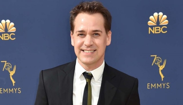 T.R. Knight, HBO Max'in The Flight Attendant dizisinin kadrosuna katıldı