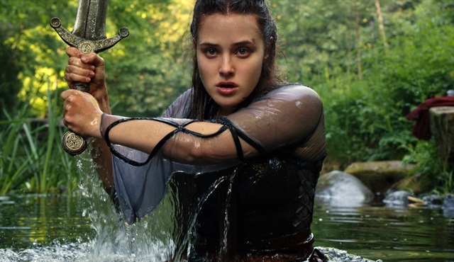 Netflix'in yeni fantastik dizisi Cursed'ün ilk kareleri yayınlandı