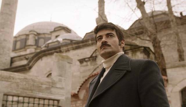 Biz kısık sesleriz minareleri sen ezansız bırakma Allah’ım*