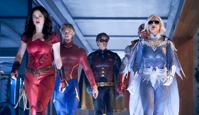 Titans dizisi 3. sezon onayını aldı