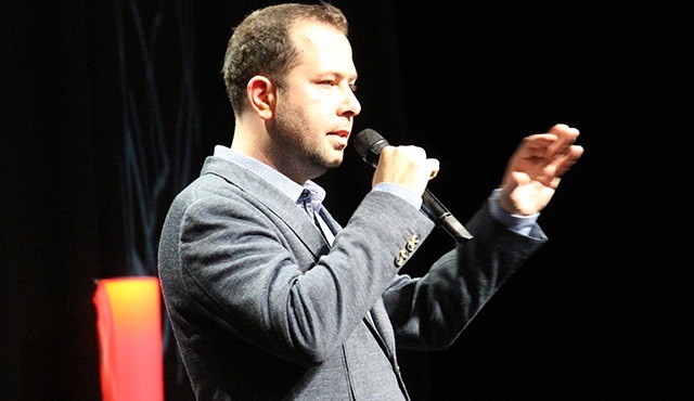 İzzet Pinto: Ayakkabı satmakla dizi satmak arasında hiçbir fark yok'