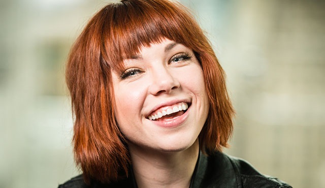 Fuller House'un tanıtım şarkısı Carly Rae Jepsen'den geldi
