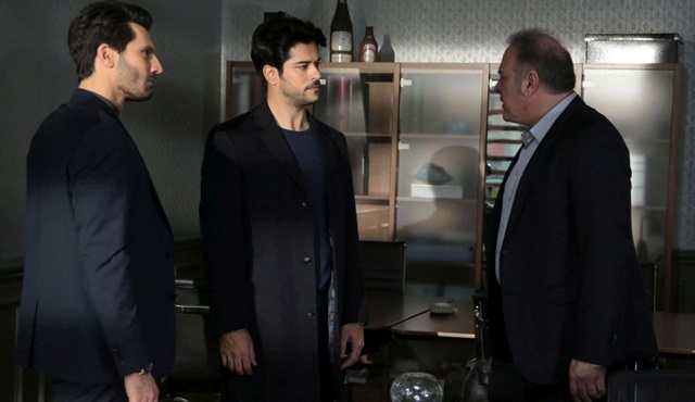 Kara Sevda'da Emir'in kardeşi kim?