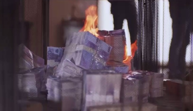Bazıları sadece dünyanın yanışını izlemek ister!