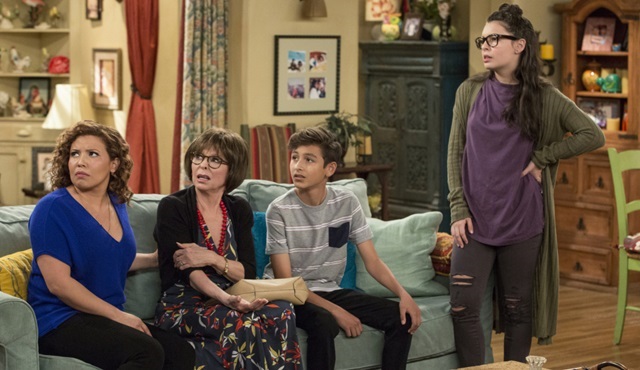 Netflix'in iptal ettiği One Day at a Time dizisini Pop kurtardı
