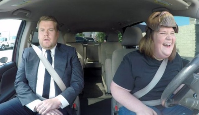 Chewbecca maskeli anne The Late Late Show'a katıldı