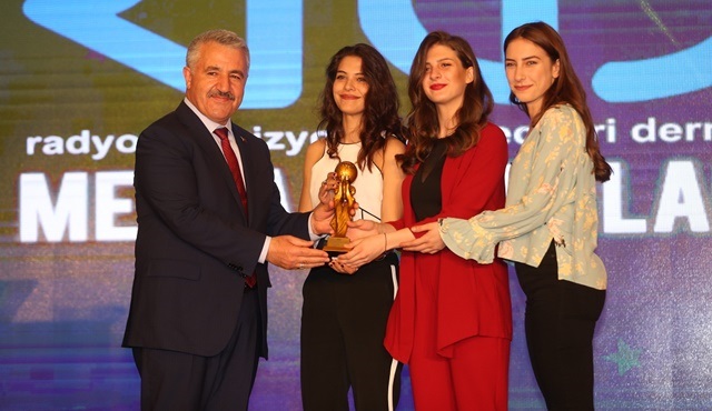 Radyo Televizyon Gazetecileri Derneği'nden Kırgın Çiçekler'e ödül!