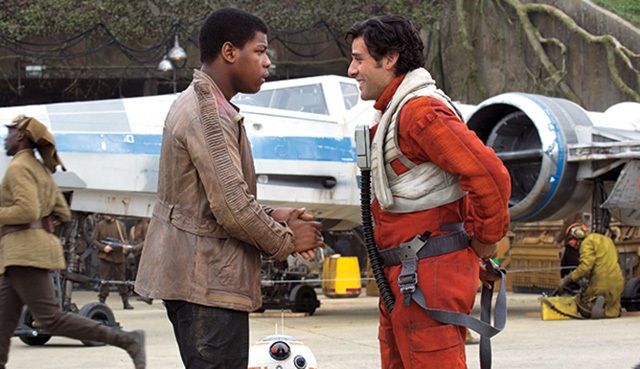 Star Wars: Bölüm VII - Güç Uyanıyor filminden yeni kareler geldi