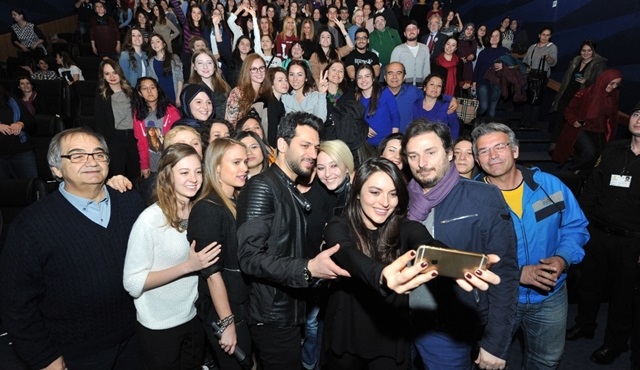 Ezgi Mola’dan Ankaralılarla selfie!
