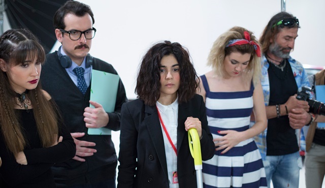 He Loves Me, He Loves Me Not | Yiğit doesn't like his new intern very much