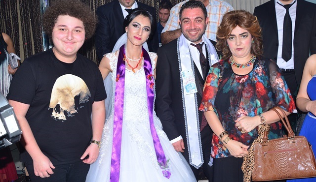 Ezgi Mola, Maide Teyze kılığında Erik Dalı şarkısını seslendirdi!