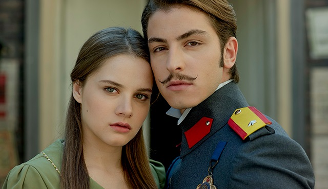 Hilal ve Leon,  “En İyi TV Çifti” anketinde yarı finalde!