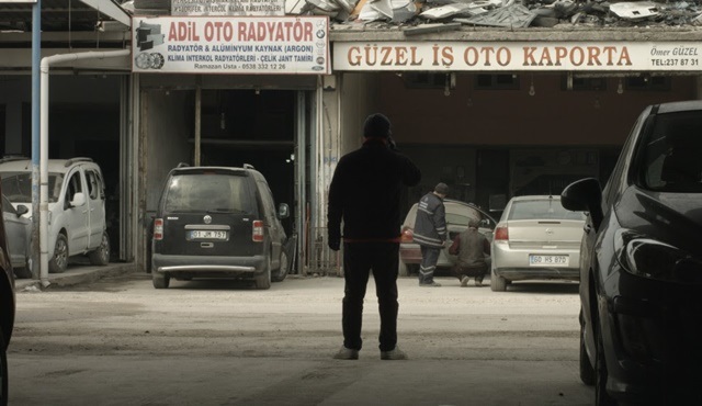 Ali Kemal Çınar’ın yeni filmi ARADA için açılan yardım kampanyası devam ediyor!