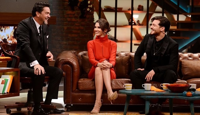 Beyaz Show'da Çağatay Ulusoy çaldı, Leyla Lydia Tuğutlu söyledi: Lovefool!