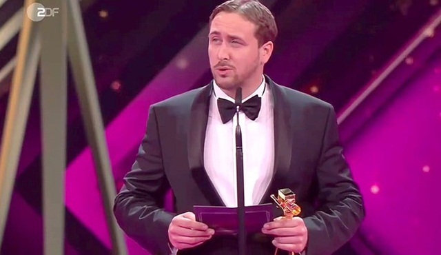 Ryan Gosling taklitçisi film adına sahneye çıkıp ödül kabul etti