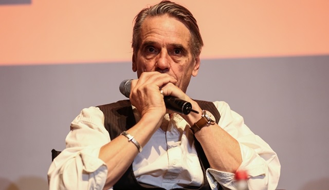 Jeremy Irons’dan oyunculuk şovu gibi masterclass!