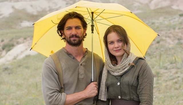 Hollywood'un mütevazı starlarından Doğu Anadolu güneşine şemsiyeli çözüm!