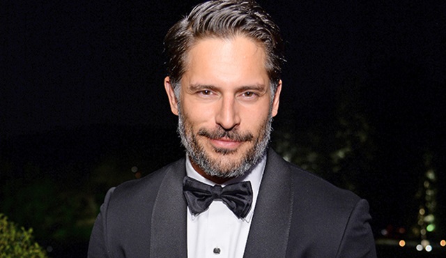 Joe Manganiello, Mom'a konuk olacak