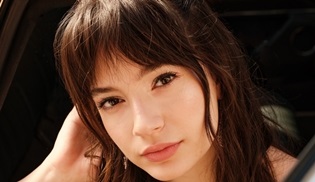 Mina Demirtaş, Delikanlı dizisiyle ekrana geri dönüyor!