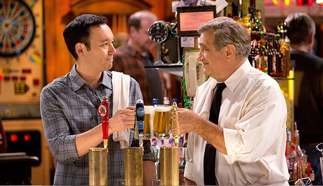 Sullivan & Son: 3. sezonu CNBC-e'de başlıyor