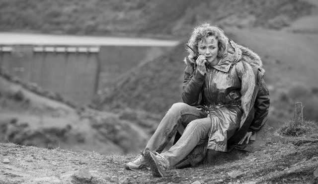 Black Mirror'ın dördüncü sezon bölümlerinden Metal Head'in kamera arkası görüntüleri yayınlandı! 