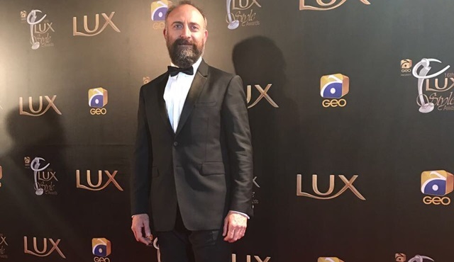 Halit Ergenç'e Pakistan’dan Uluslararası Simge Ödülü!