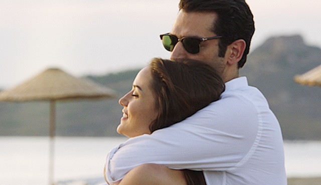 Sonsuz Aşk filminde romantik anlar!