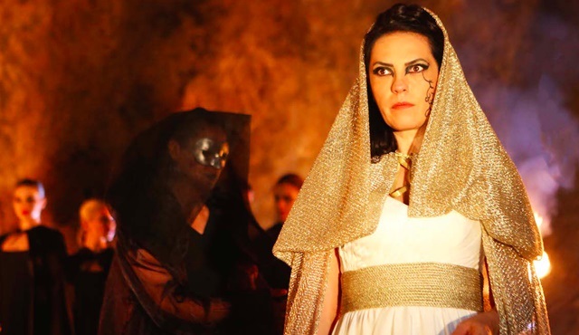 Yeşim Salkım, Büyü 2 filminde kızıyla birlikte kamera karşısına geçti!