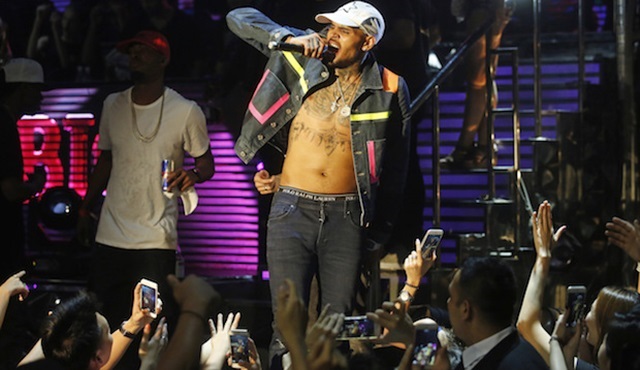 Chris Brown Black-ish dizisine konuk olacak