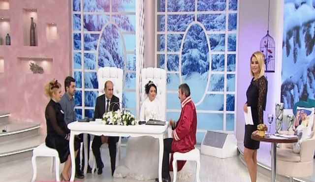 Esra Erol’da: Ebru ile Ferhat, canlı yayında nikâh masasına oturdu!
