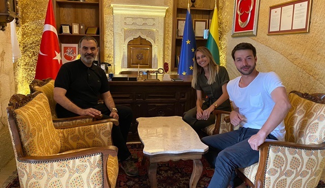 Jessica May ve Hilmi Cem İntepe, Litvanya Fahri Konsolosluğu’nu ziyaret etti!